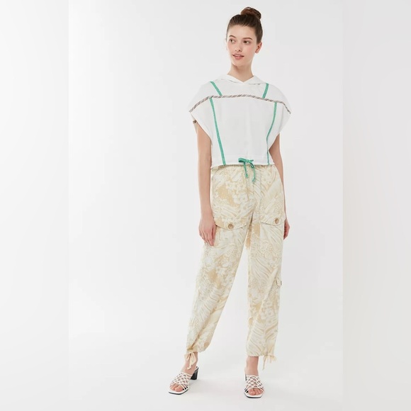 NWOT UO Lana Sleeveless Drawstring Hem Hoodie Sweatshirt - Picture 4 of 9